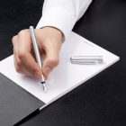 HUGO BOSS töltőtoll, Essential Metal kollekció - ezüst szín