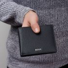 BOSS klasszikus pénztárca kártyatartóval valódi bőrből, Classic Grained kollekció - fekete