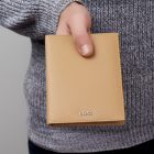 BOSS útlevéltartó valódi bőrből, Classic Grained kollekció - camel barna