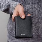 BOSS trifold pénztárca és kártyatartó valódi bőrből, Classic Grained kollekció - fekete