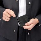 BOSS cipzáras kártyatartó valódi bőrből, Double B Saffiano kollekció - fekete